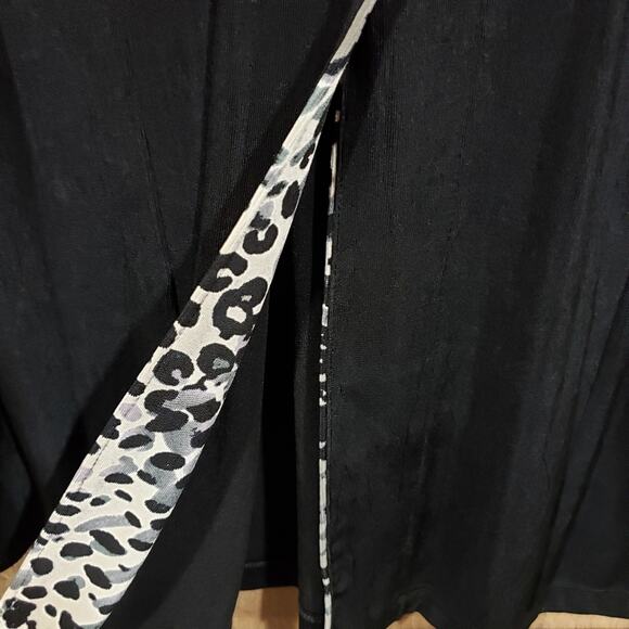 Chico's travelers tunic 3'4" button front shirt with animal print womans size 12 - Picture 3 of 9